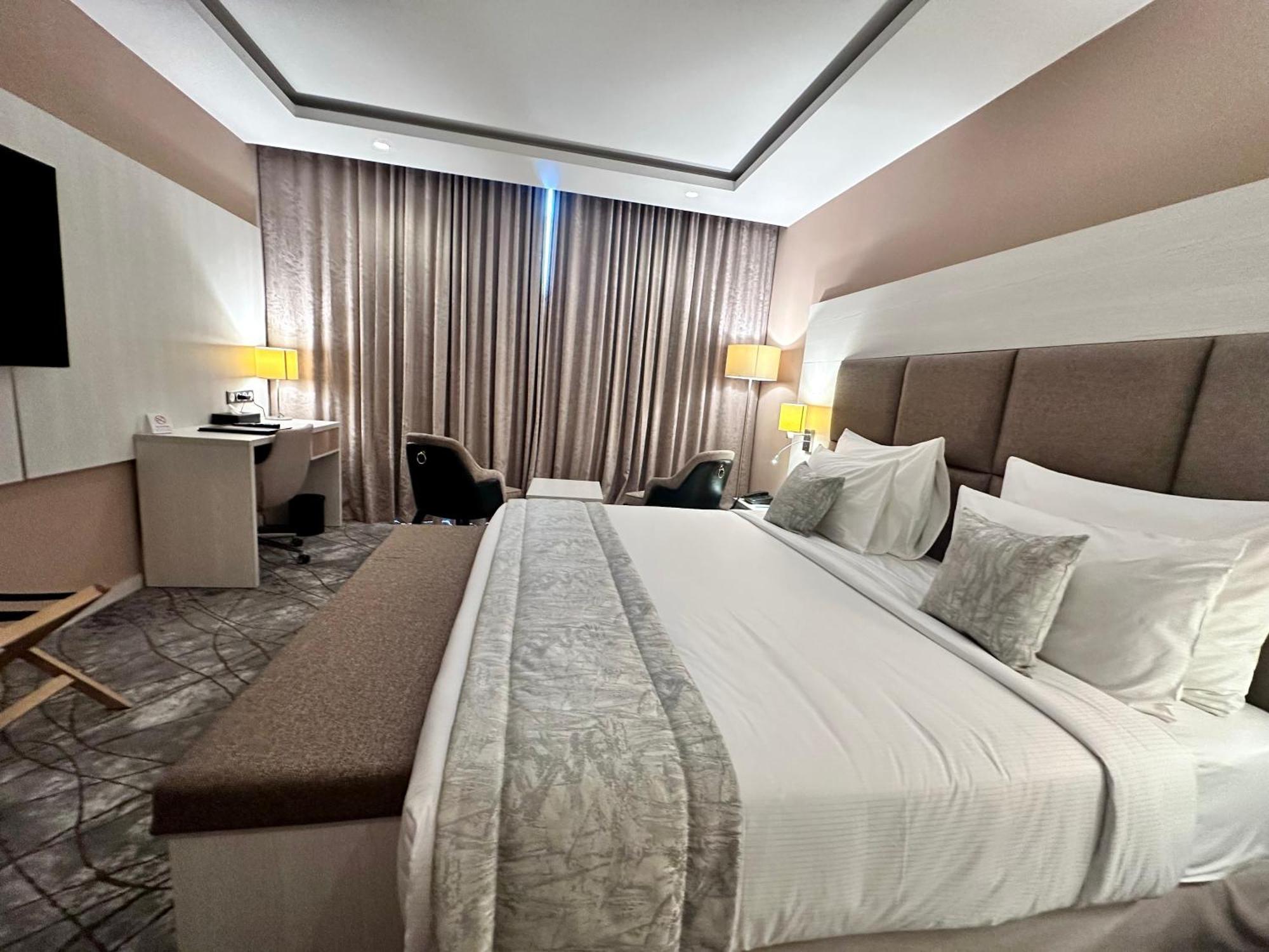 2H Hotel Oran Eksteriør bilde